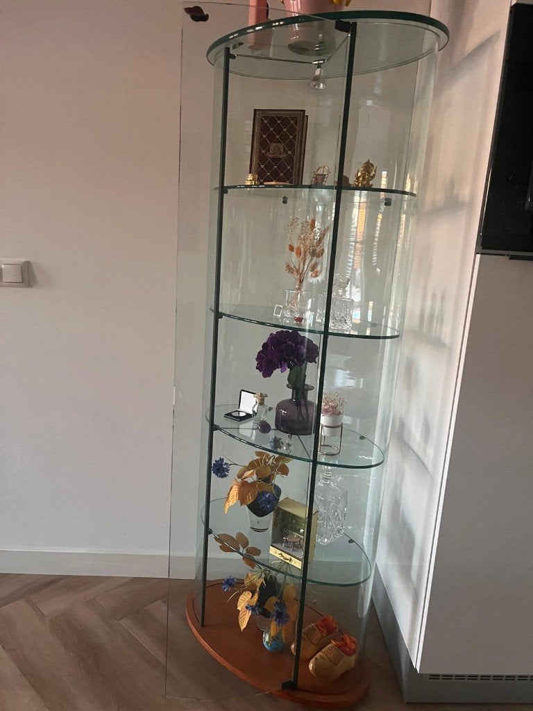 Foto 2 van glazen vitrinekast