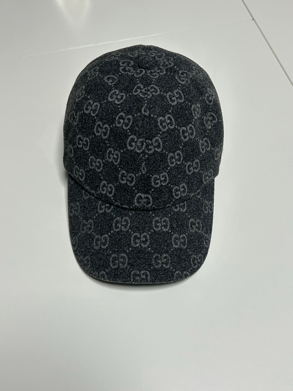 Gucci GG Monogram Pet - Nieuw met labels, Kleding | Dames, Ophalen of Verzenden, Nieuw, 56 of 57 cm (M, 7 of 7⅛ inch), Pet