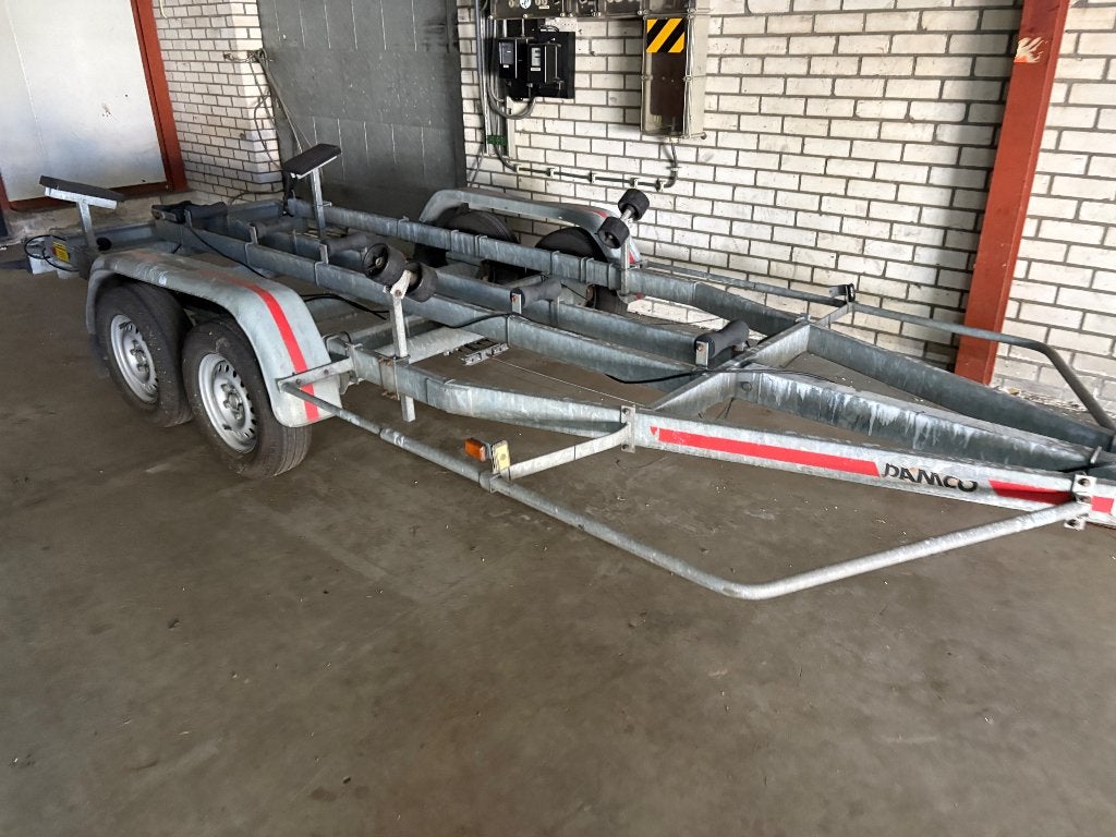 Boottrailer: Damco 2000kg dubbelas., Watersport en Boten, Ophalen, Gebruikt, 1500 tot 3000 kg, Sloepentrailer