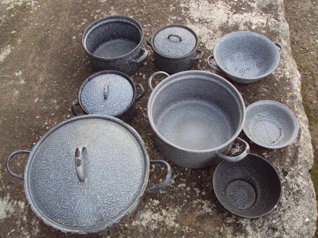 Vintage geëmailleerde pannen en schalen set 8 st.+deksels, Antiek en Kunst, Ophalen of Verzenden
