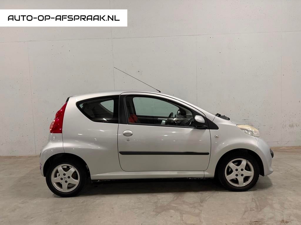 Peugeot 107 1.0-12V XS Urban Move 3drs. Airco, Voorwielaandrijving, Stof, Gebruikt, 4 stoelen