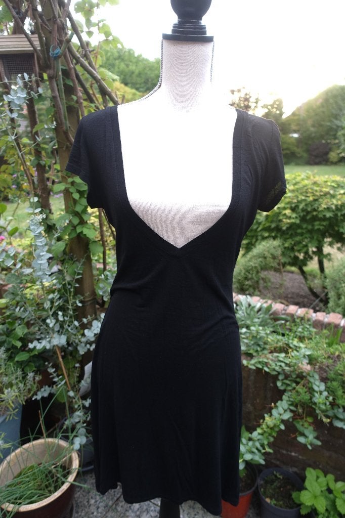 git zwarte kinky jurk met diep decolleté , nl mt M, Kleding | Dames, Maat 38/40 (M), Fashion & Me, Zwart, Ophalen of Verzenden