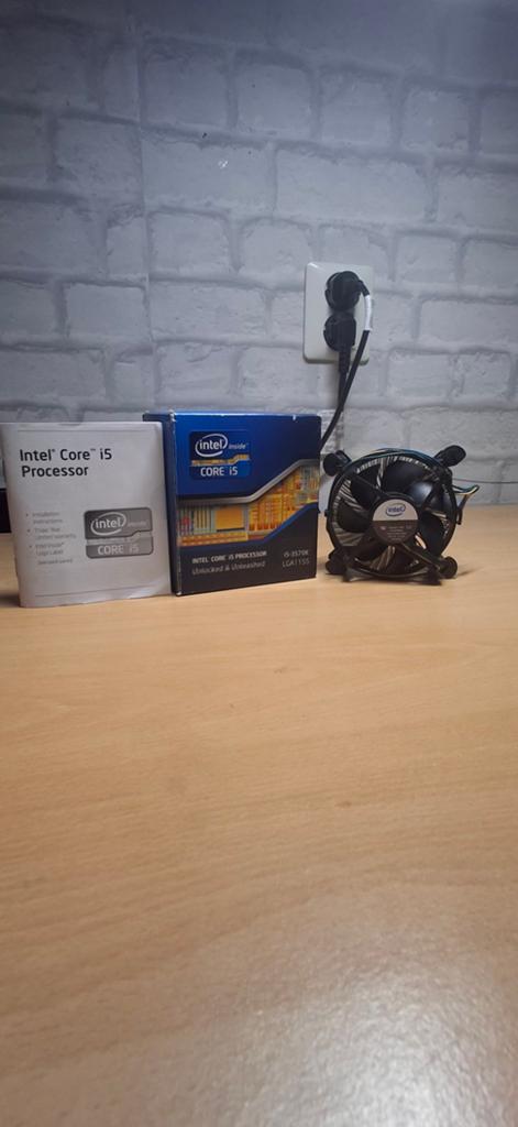 Intel Core i5 3570K originele doos + stock cooler + boekje, Computers en Software, Processors, Gebruikt, Ophalen of Verzenden