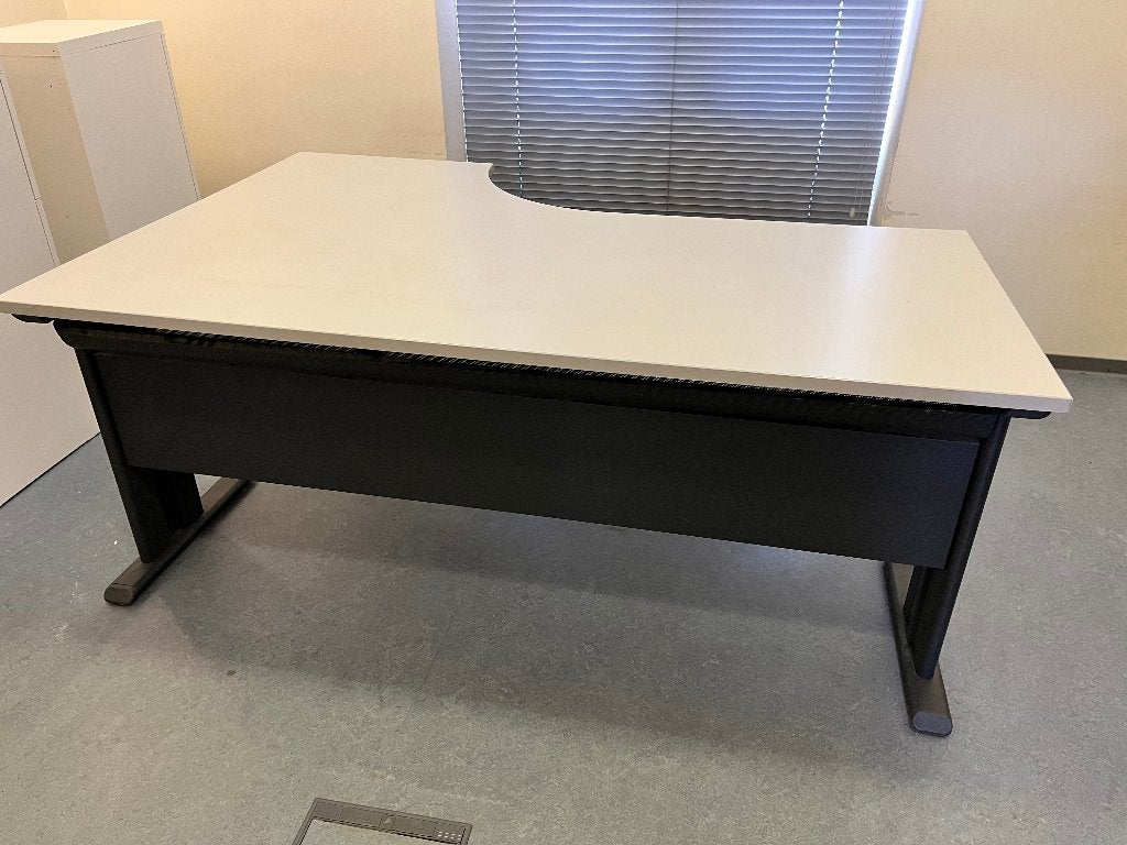 schrijfbureau, Ophalen, Gebruikt, 180 cm, Hoekbureau