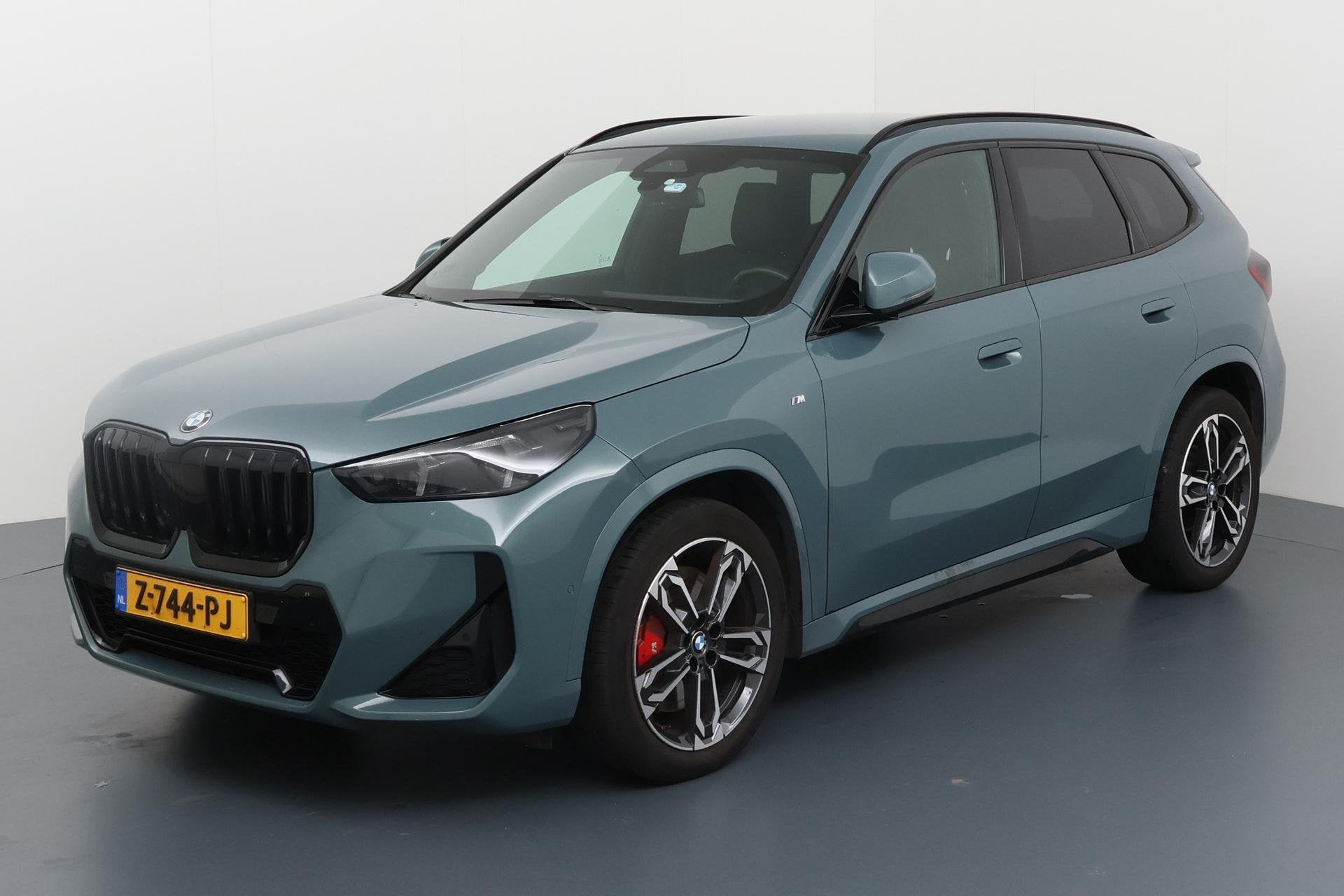 BMW X1 sDrive18i – sportief en verfijnd in opvallende kleu, Auto's, 136 pk, Gebruikt, Origineel Nederlands, Bedrijf