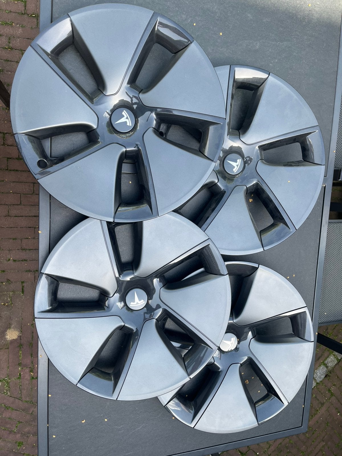 Tesla wieldoppen (4 stuks), Auto diversen, Wieldoppen, Ophalen of Verzenden, Zo goed als nieuw