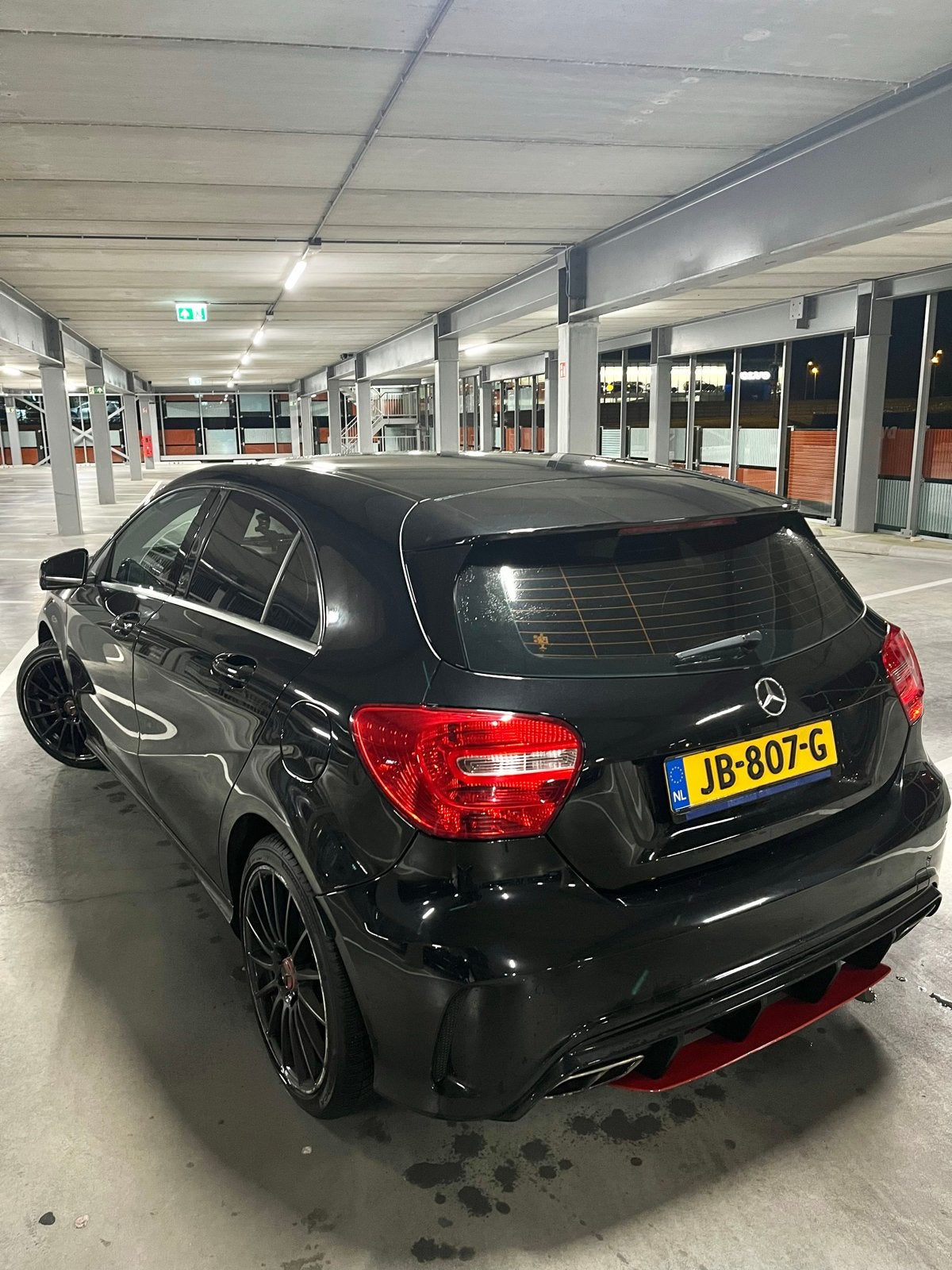 Mercedes-Benz A-Klasse A180 1.6 Blue Efficiency 2013 Zwart, Auto's, Mercedes-Benz, Voorwielaandrijving, 4 cilinders, 1595 cc, 1200 kg