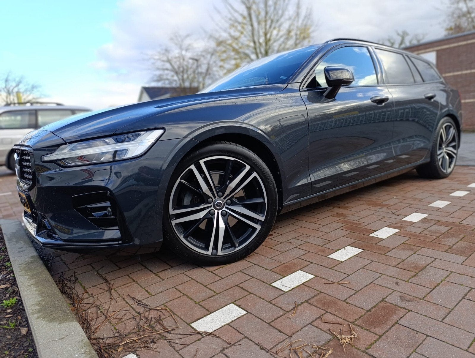 Volvo V60/S60/V90/S90 19 inch R-Design velgen nieuwe banden, Gebruikt, Banden en Velgen, 235 mm, Personenwagen