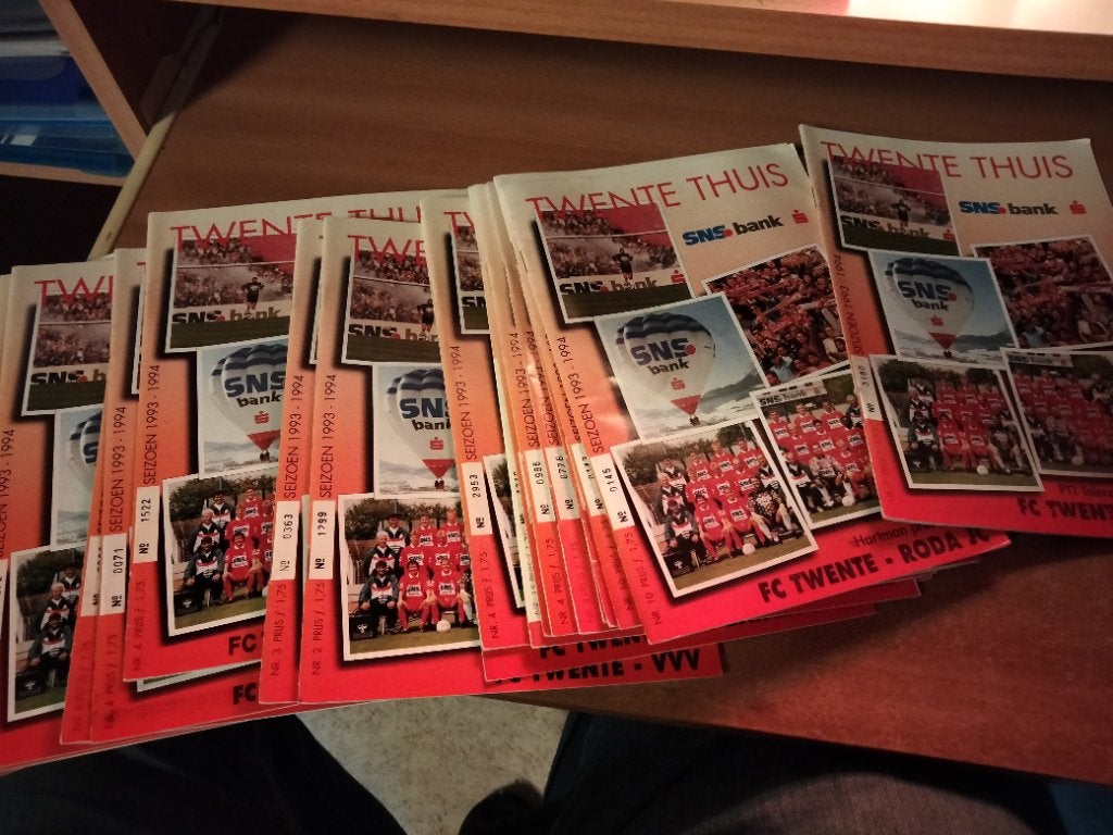 Twente thuis 93-94, Ophalen of Verzenden, Zo goed als nieuw, F.C. Twente, Boek of Tijdschrift