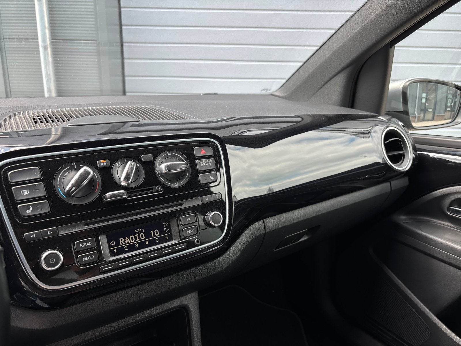 Foto 13 van Volkswagen Up! Club Up! Zwart5D