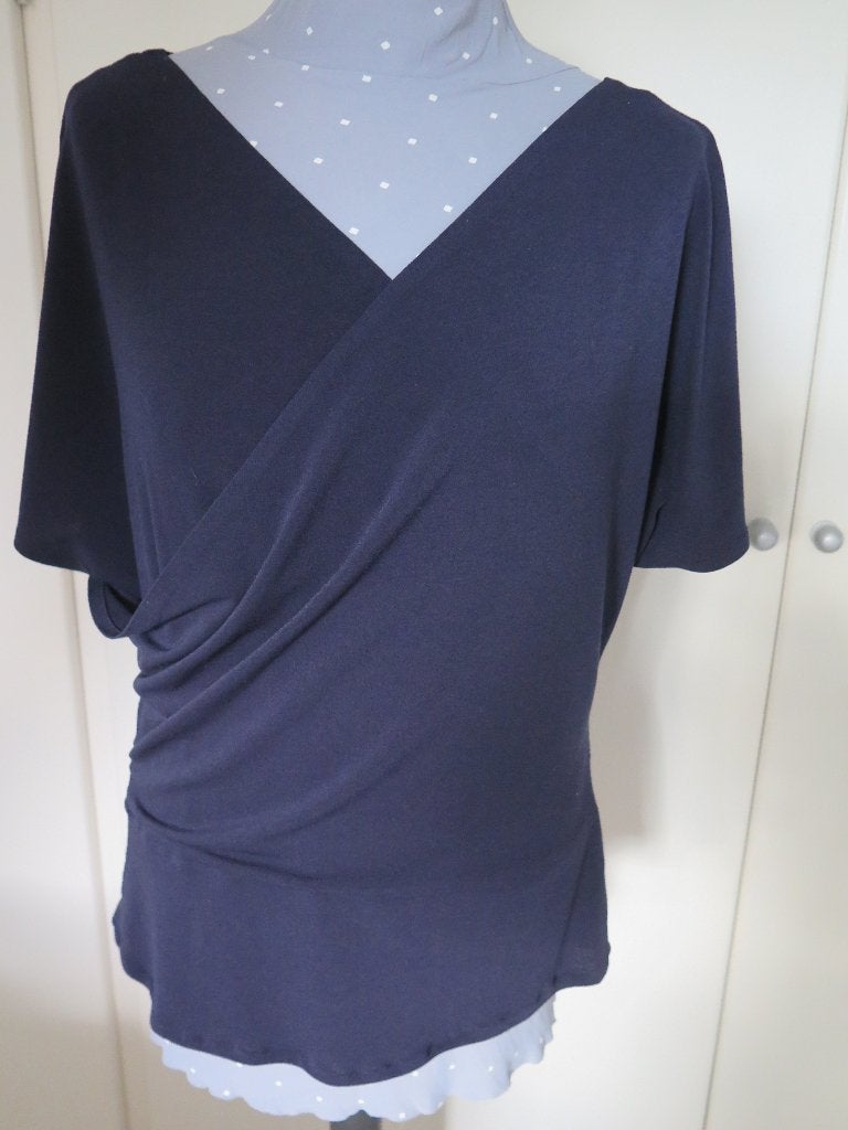 marccain top maat 3/4 38/40/42 donker blauw, Kleding | Dames, Tops, Maat 38/40 (M), Zo goed als nieuw, Korte mouw, Marccain