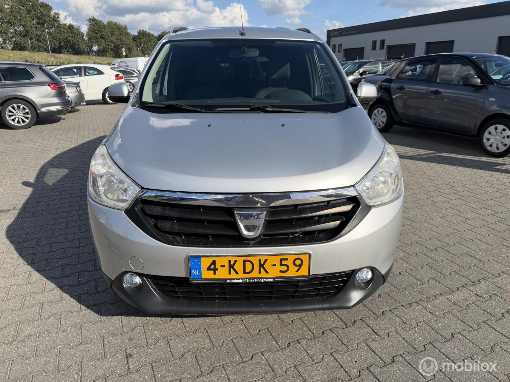 Dacia Lodgy 1.2 TCe Prestige 5p. lees tekst motor rookt, Auto's, Euro 5, Stof, Gebruikt, 116 pk