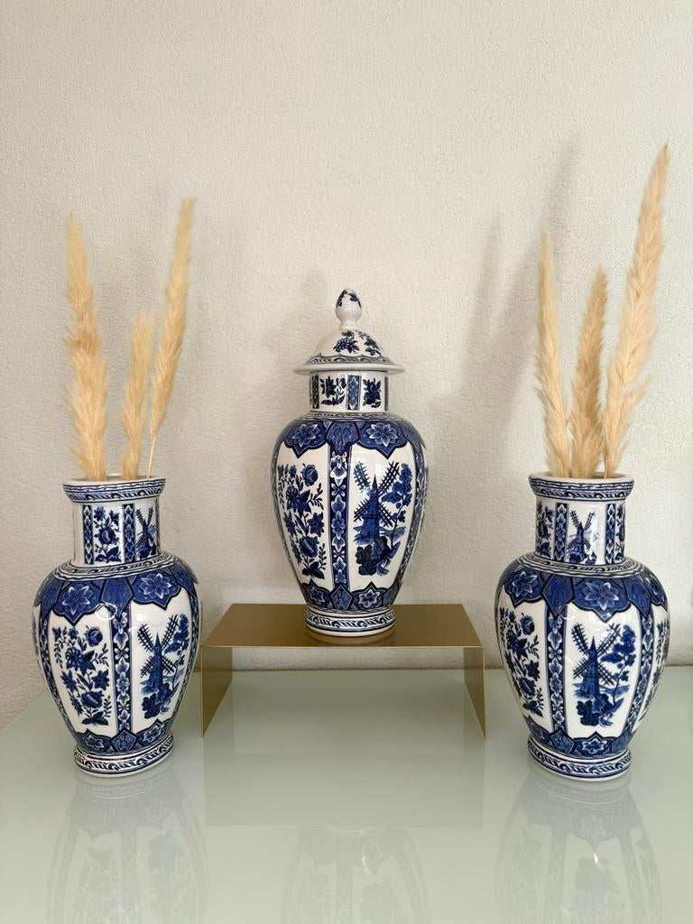 Set van 3 Delfts Blauwe Vazen met Molen- en Bloemenmotief, Antiek en Kunst, Ophalen