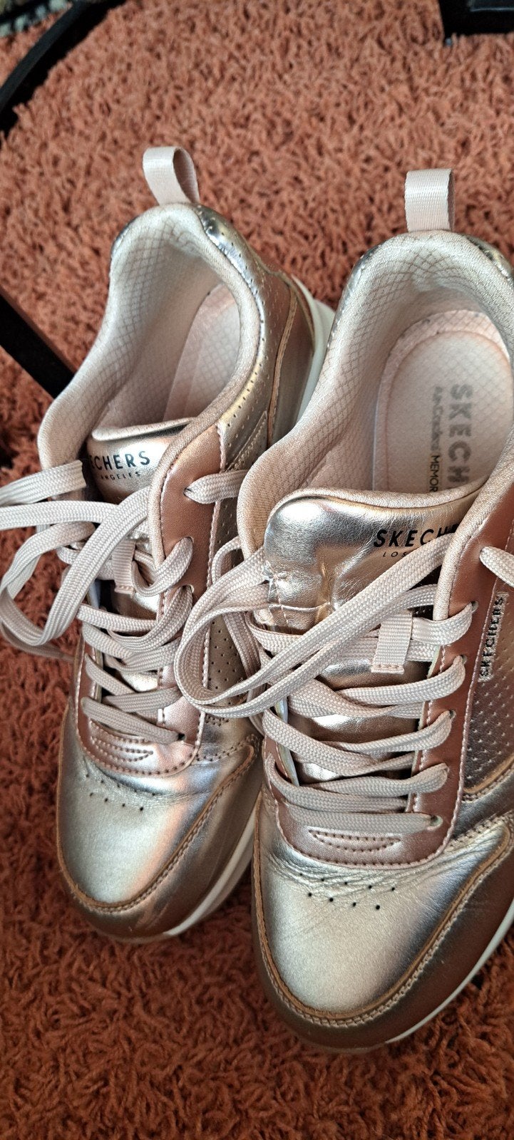 Skechers Nieuwstaat zalm kleur . super leuk, Skechers, Ophalen of Verzenden, Roze, Sneakers of Gympen