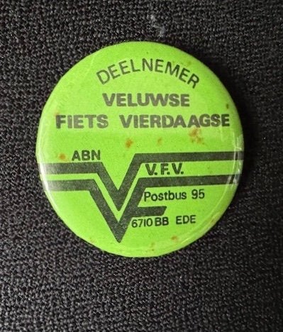 Deelnemer Veluwse Fiets Vierdaagse Button/Speldje, Ophalen of Verzenden, Gebruikt, Sport, Button