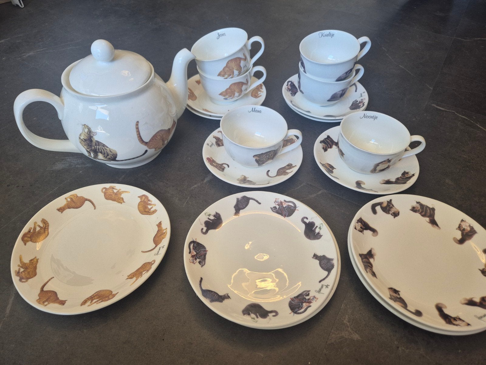 Servies franciens katten, Ophalen