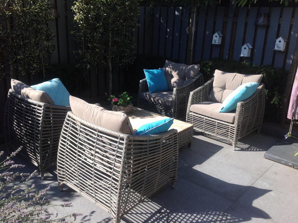Hartman Lloyd Loungeset met tuintafel en blauwe kussens, Tuin en Terras, Ophalen, 4 zitplaatsen, Gebruikt, Loungeset