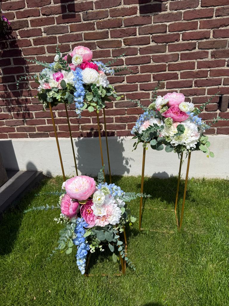 Bloemstukken met kunstbloemen, standaards & backdrop, Ophalen, Binnen, Inclusief accessoires, Textiel