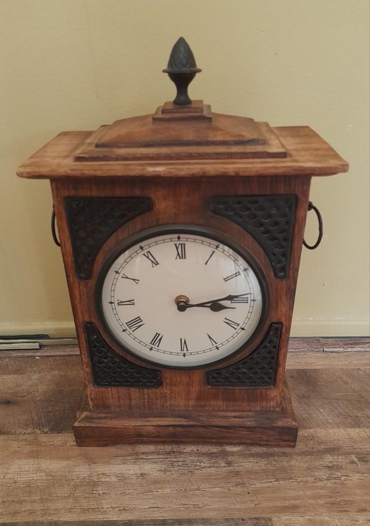 Decoratieve Houten Tafelklok met Romeinse Cijfers landelijke, Antiek en Kunst, Ophalen of Verzenden