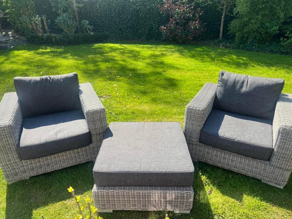 Wicker Loungeset: 2 Stoelen en Hocker, Tuin en Terras, Zo goed als nieuw, Loungeset, Wicker, Stoel