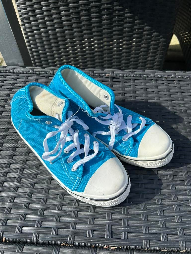 Nieuwe blauwe gympen (maat 40), Blauw, Nieuw, Ophalen of Verzenden, Sneakers of Gympen