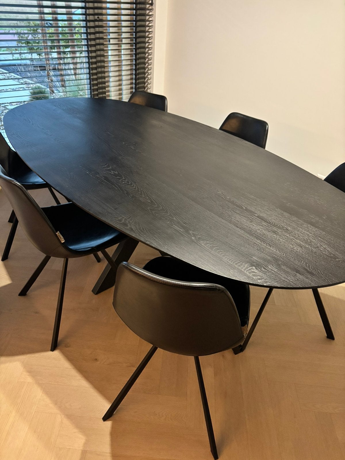 Zwart Eiken deens ovale tafel met kruis onderstel, Ophalen, 100 tot 150 cm, Eikenhout, 200 cm of meer