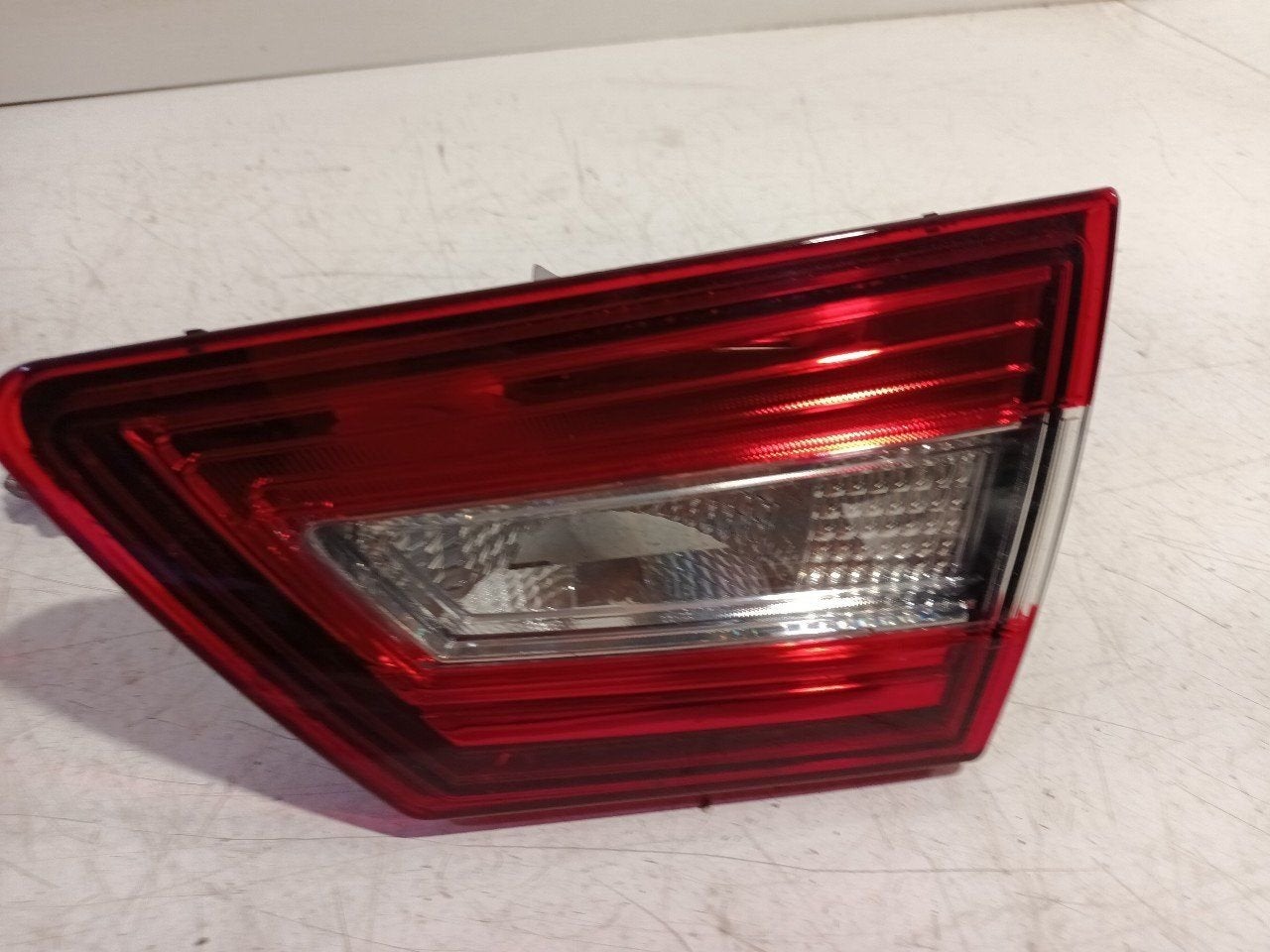Achterlicht kofferdeksel achterklep rechts Renault Clio, Auto-onderdelen, Onderdelen@venauto.nl, Van der Ven Autorecycling B.V.