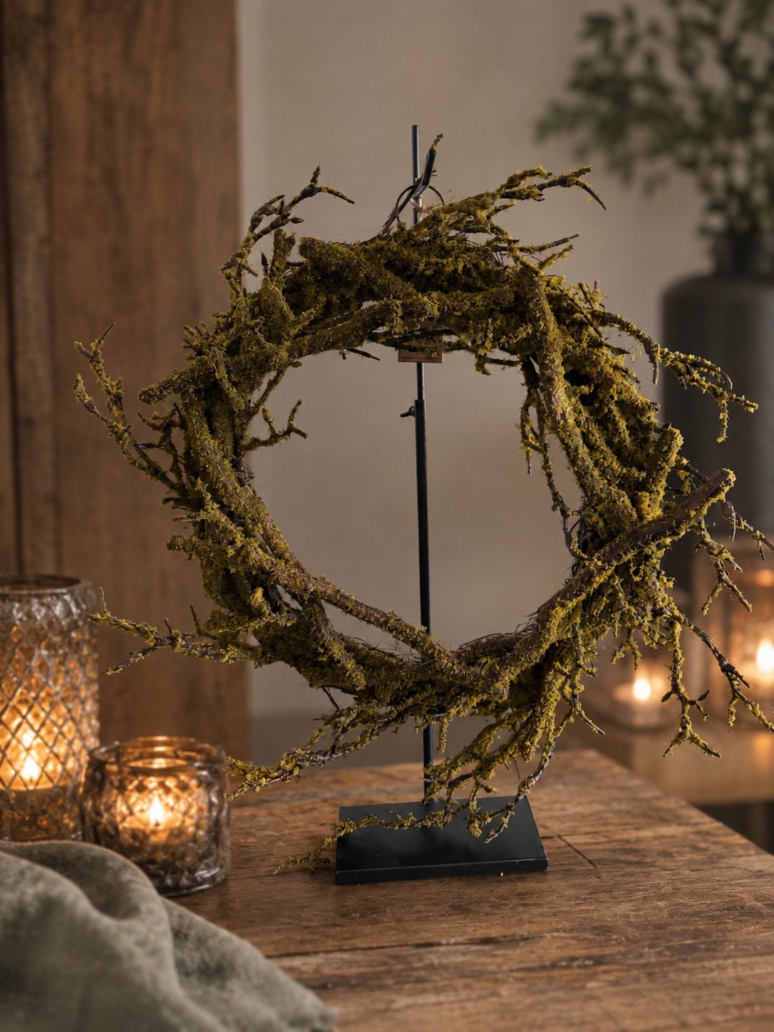 Decoratieve krans met mos op standaard, Ophalen of Verzenden, Nieuw, Krans, Natuurlijk materiaal