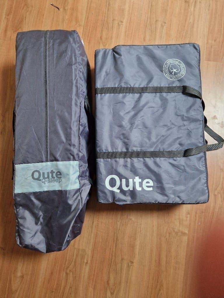 Campingbedje inclusief matras van Qute, Ophalen, Zo goed als nieuw, Reisbedje