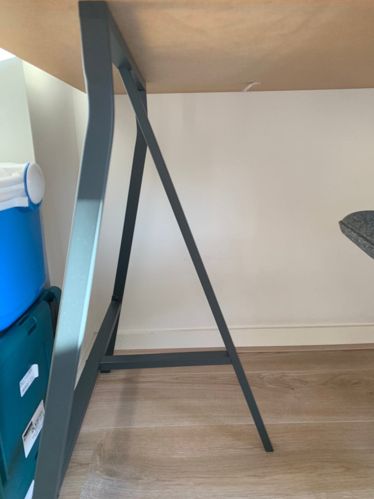 Ikea schraag grijs voor onder bureau of tafel, Ophalen, Gebruikt, Scandinavisch, Metaal