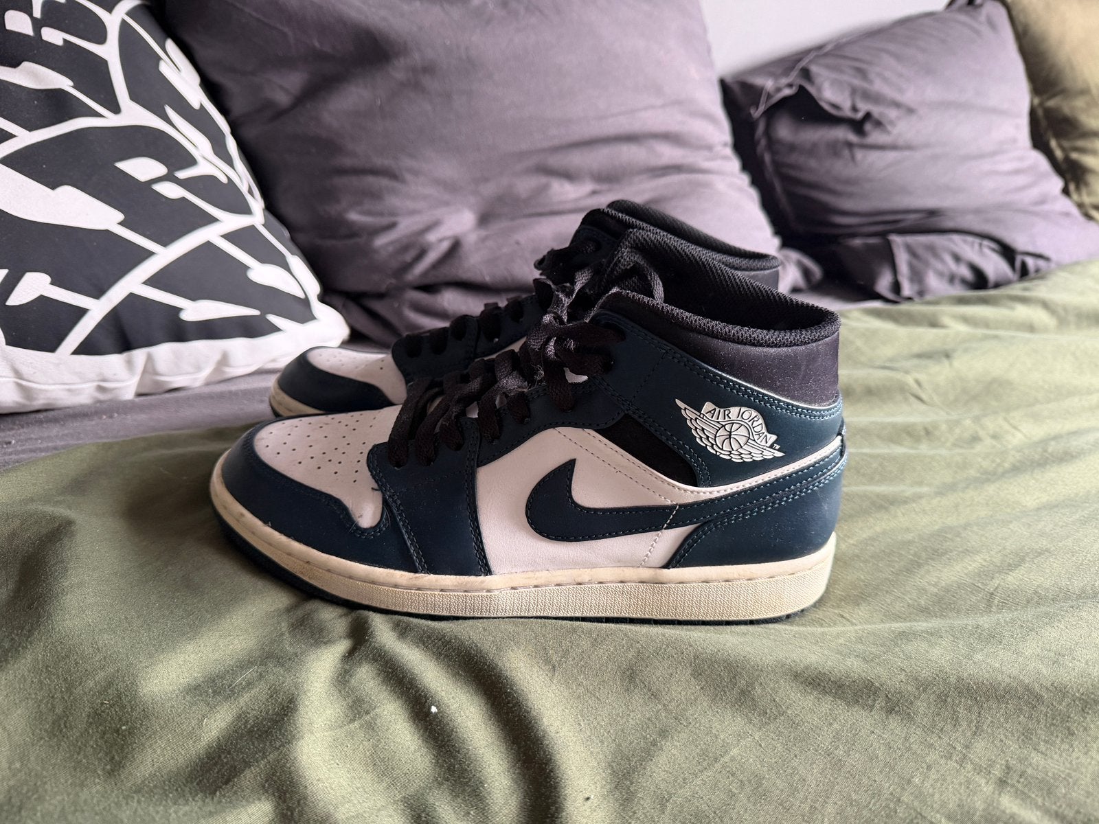 Air Jordan 1 Mid - Maat 44, Blauw, Ophalen of Verzenden, Sneakers of Gympen, Zo goed als nieuw