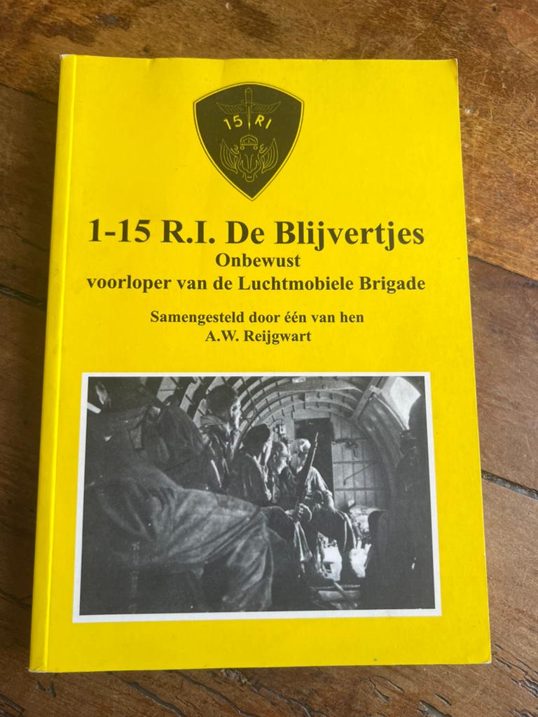 KNIL boek gevechts historie 1-15 RI de blijvertjes KST para, Ophalen of Verzenden, Nederland, Boek of Tijdschrift