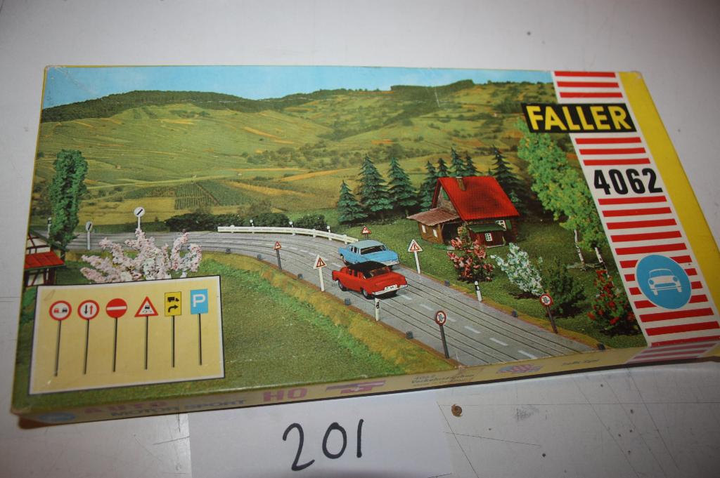 201: vintage Faller AMS 4062: verkeersborden, Hobby en Vrije tijd, Modeltreinen | H0, Overige merken, Gelijkstroom of Wisselstroom
