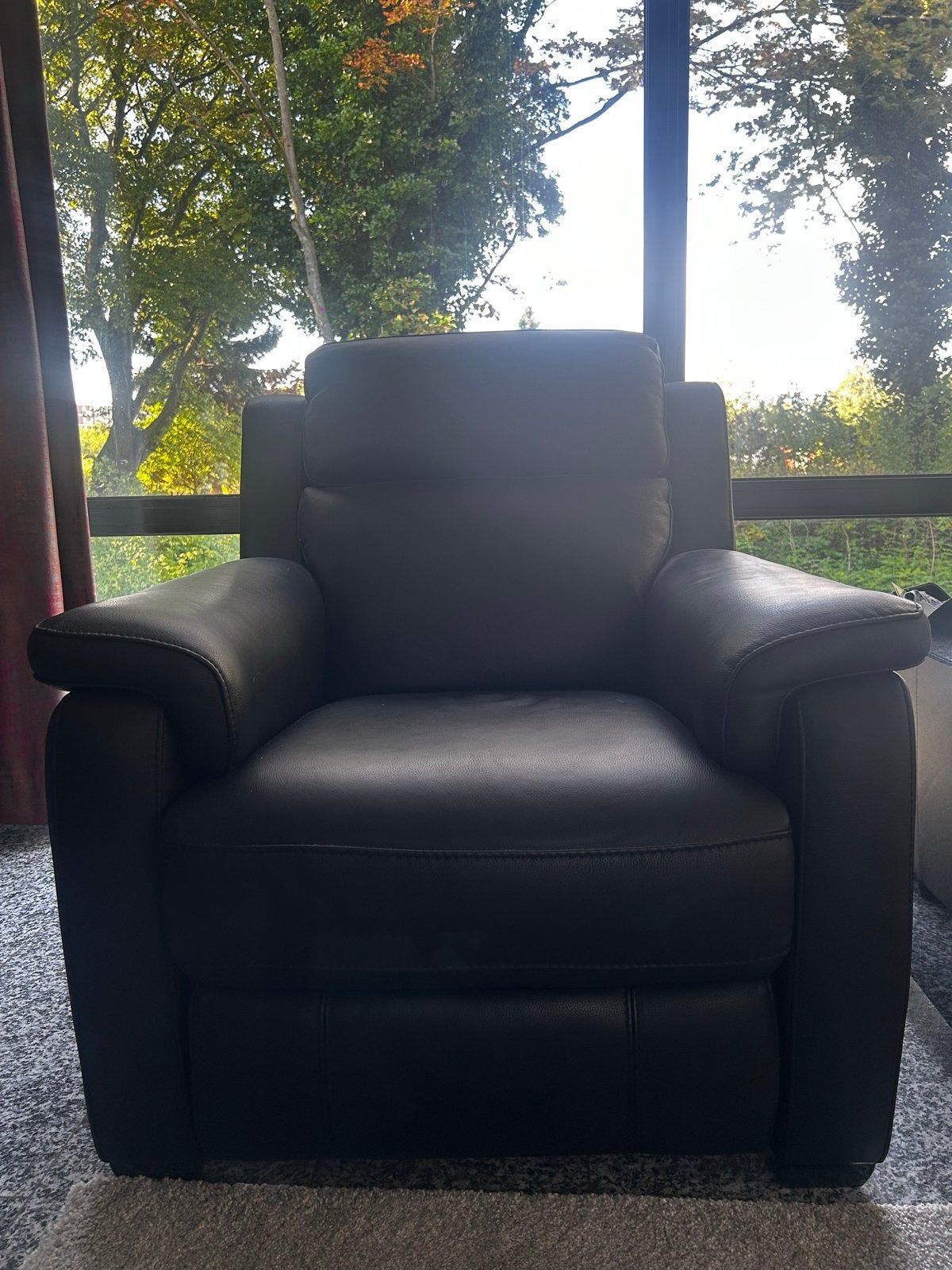 Luxe zwart leren relaxfauteuil met elektrische bediening, Huis en Inrichting, Ophalen, Zo goed als nieuw, 75 tot 100 cm, Modern