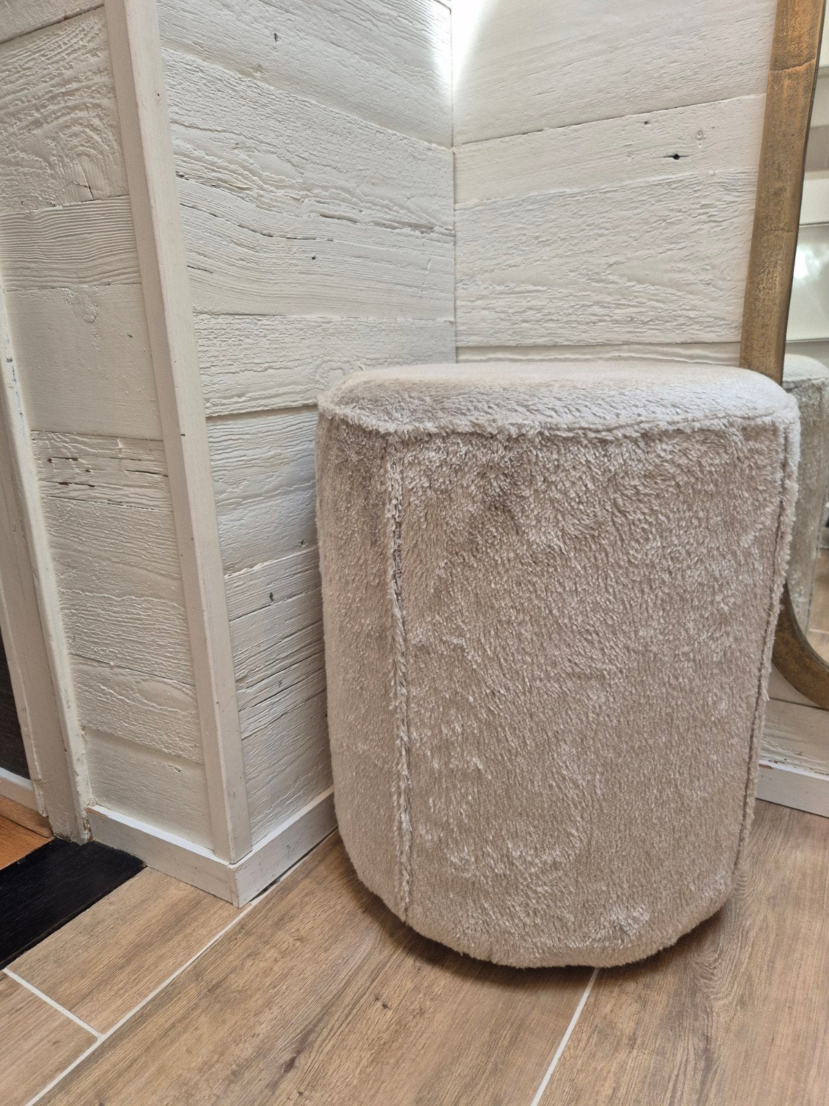 Leuke creme kleurige poef, Ophalen, Minder dan 50 cm, Rond, Minder dan 50 cm