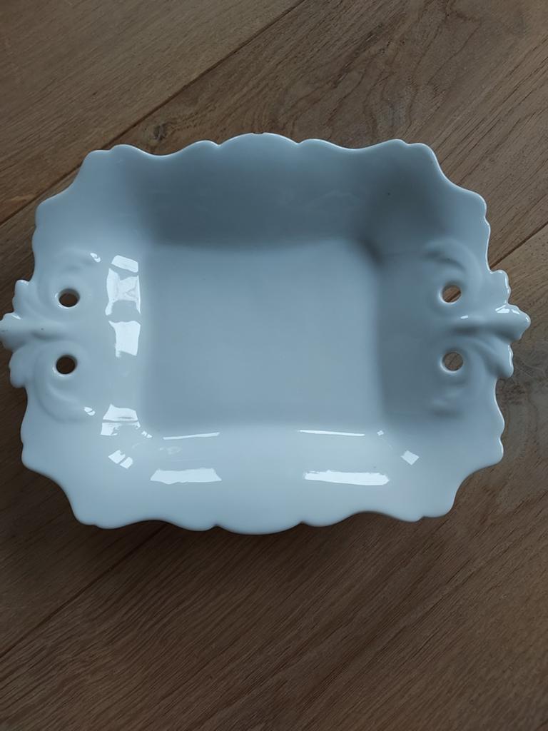 Een antieke witte Petrus Regout schaal, Antiek en Kunst, Antiek | Schalen, Ophalen of Verzenden