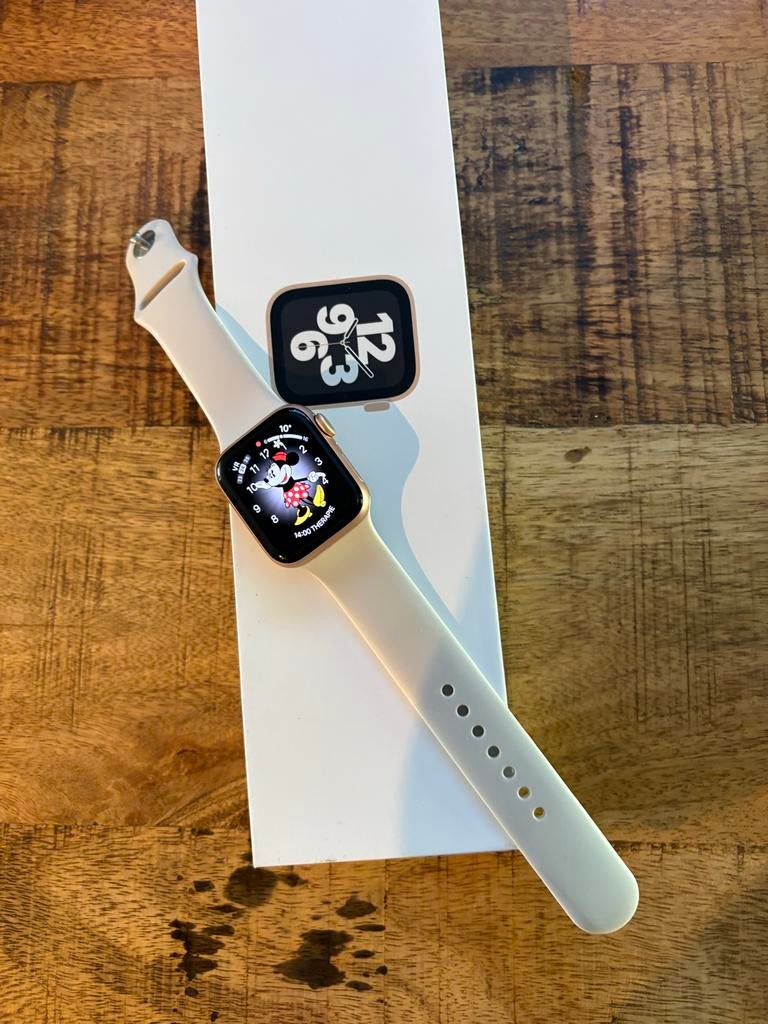 Apple Watch SE (2020) gps- in zeer goede staat, Afstand, IOS, Ophalen of Verzenden, Zo goed als nieuw