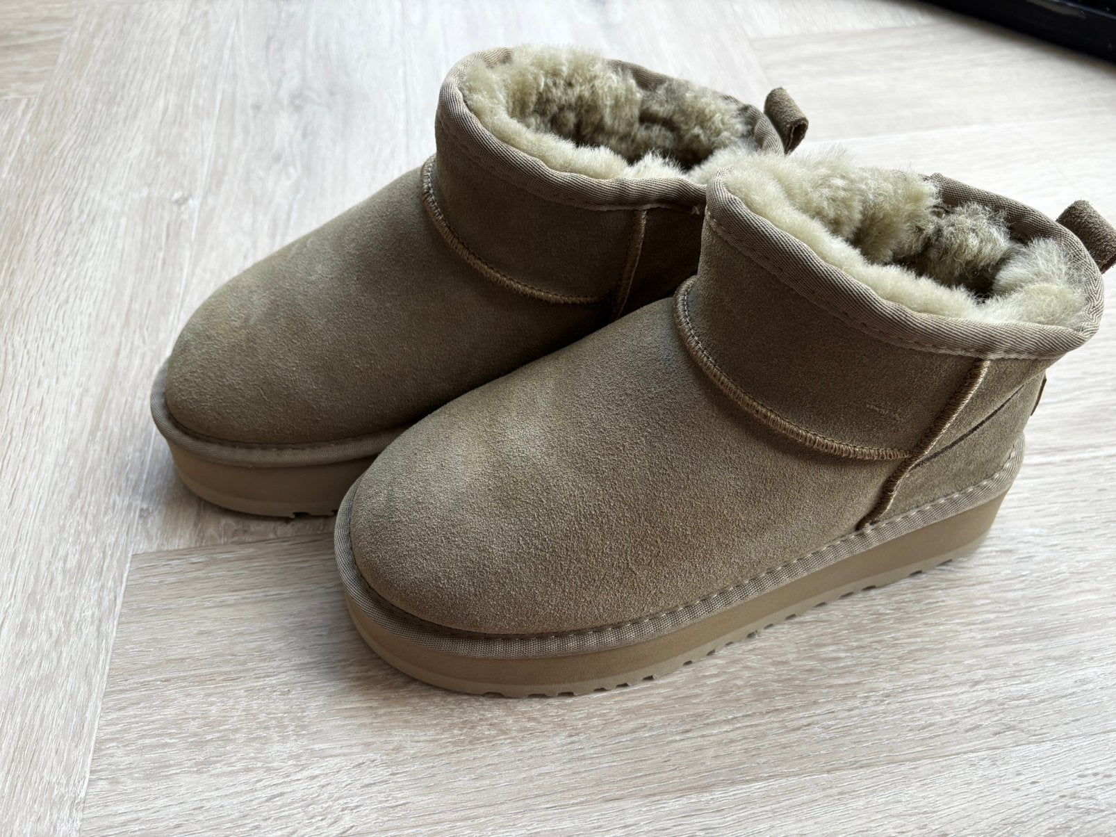 Uggs platform maat 36 NIEUW, Kleding | Dames, Verzenden, Snowboots, Nieuw, Groen