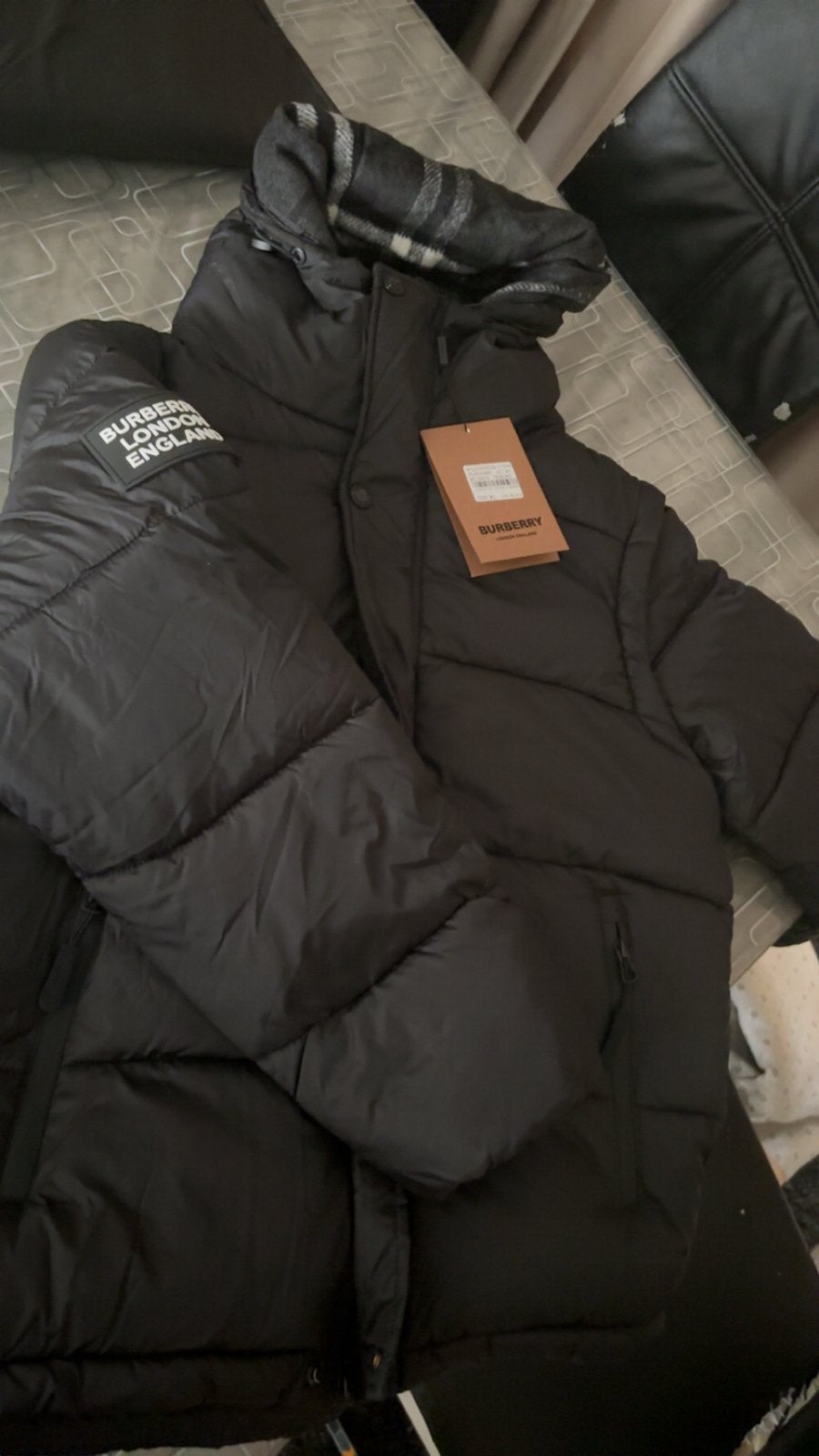 Burberry Puffer Jas Zwart met Geruite Capuchon, Kleding | Dames, Ophalen of Verzenden, Nieuw, Maat 42/44 (L), Zwart