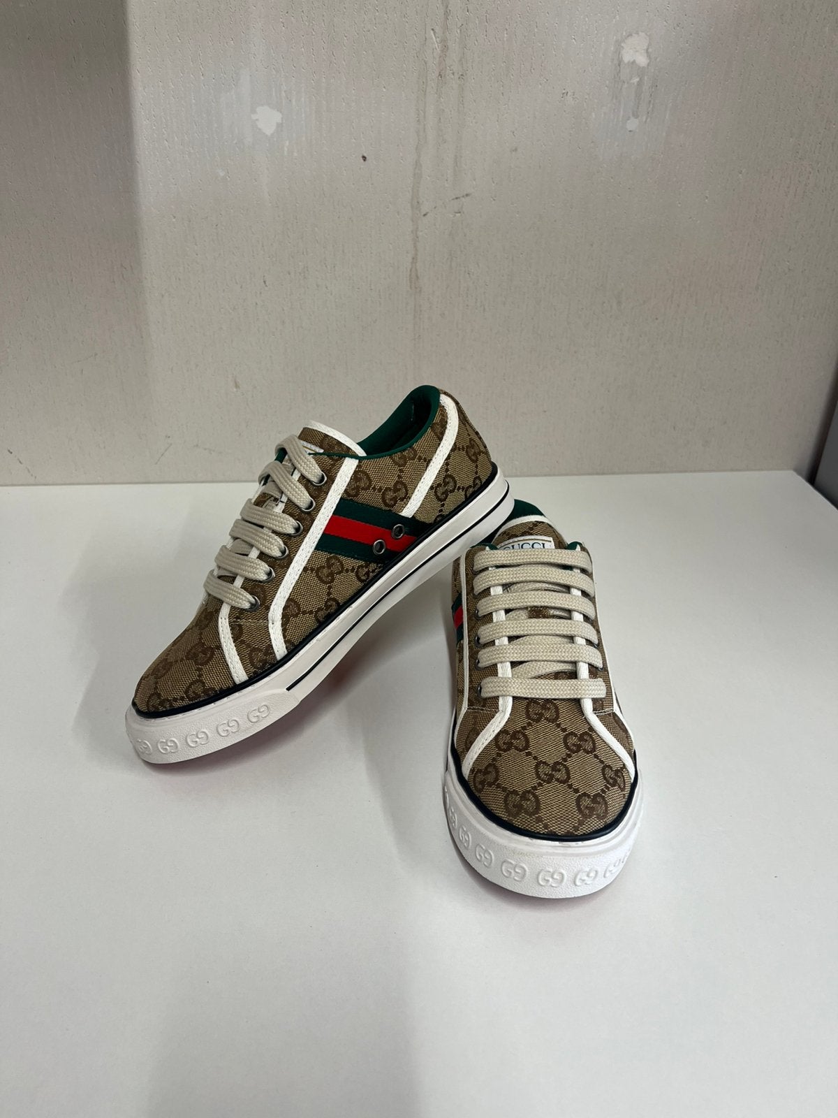 Gucci schoenen 37, Beige, Nieuw, Ophalen of Verzenden, Sneakers of Gympen