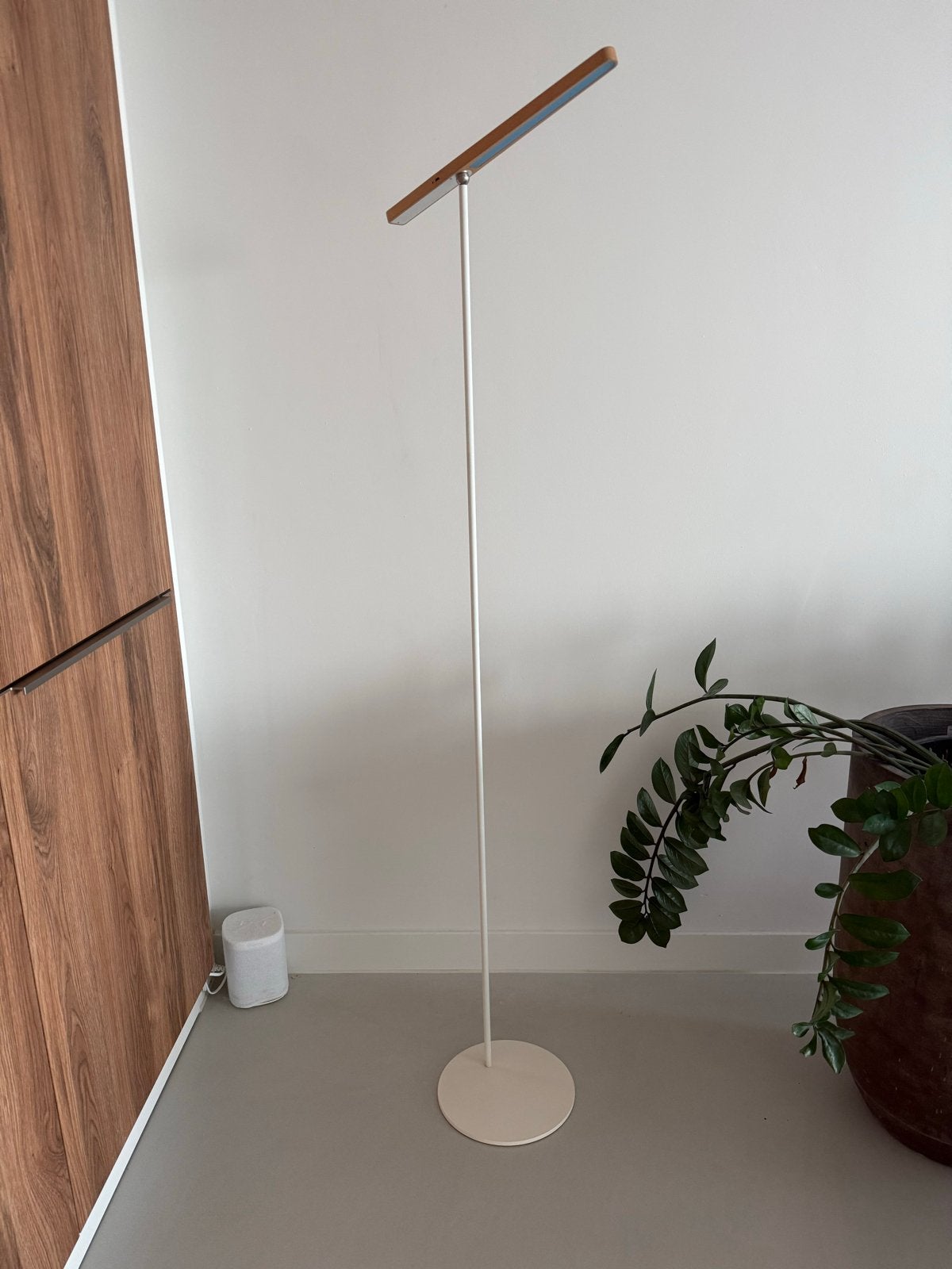 Draadloze dimbare vloerlamp met tiptoetsbediening, Huis en Inrichting, Lampen | Vloerlampen, Ophalen, Modern design, Zo goed als nieuw