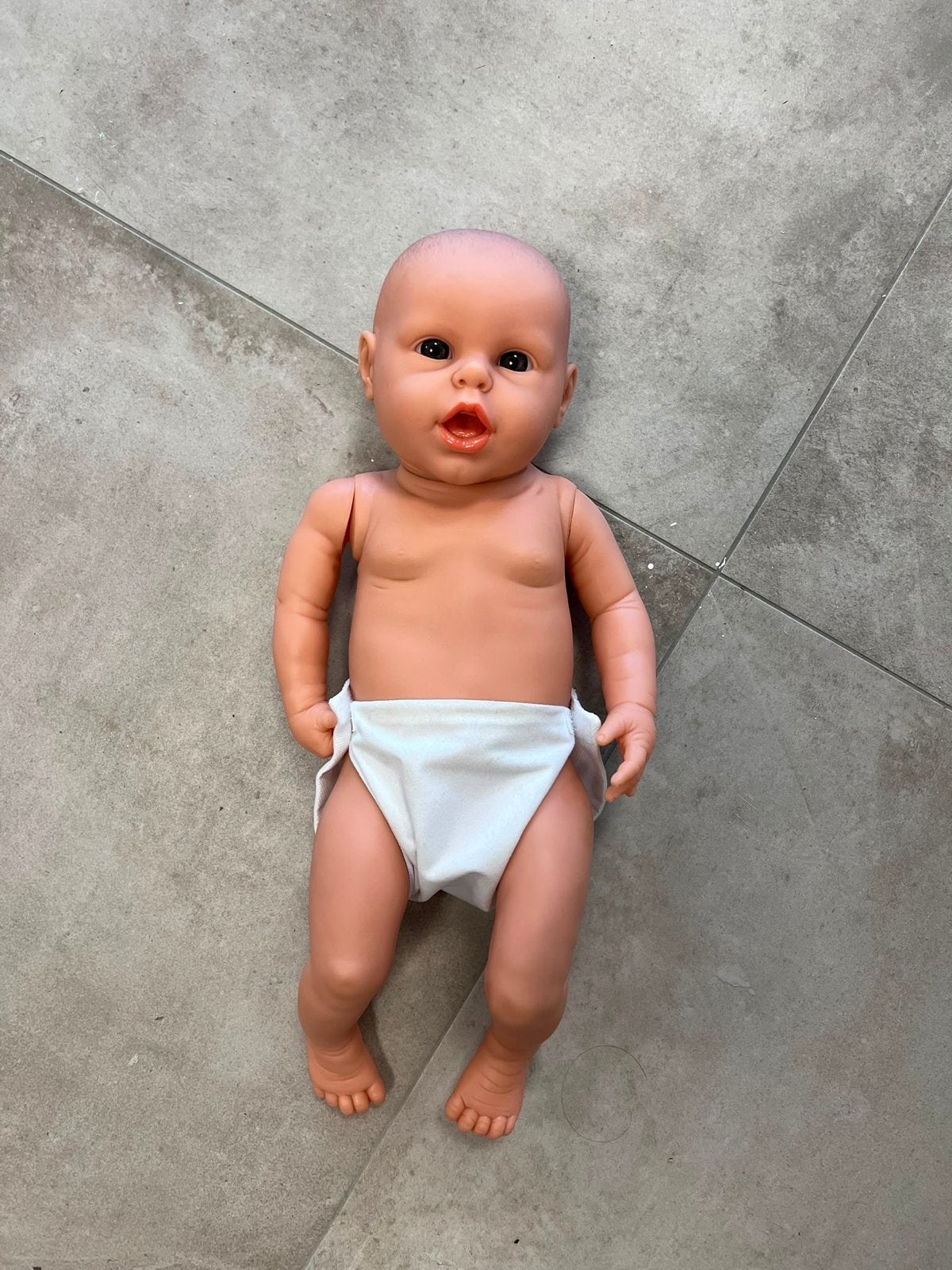 Realistische Babypop met Luier - Zo Goed als Nieuw, Kinderen en Baby's, Ophalen, Zo goed als nieuw, Babypop