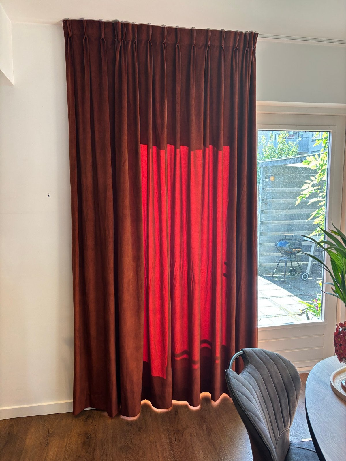 2 Oranjebruine velvet gordijnen, Huis en Inrichting, Ophalen, Fluweel, Oranje, Zo goed als nieuw