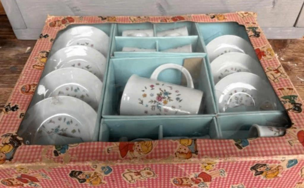 Kinderservies - doos - jaren 60 - porselein, Ophalen of Verzenden, Zo goed als nieuw, Overige stijlen, Porselein