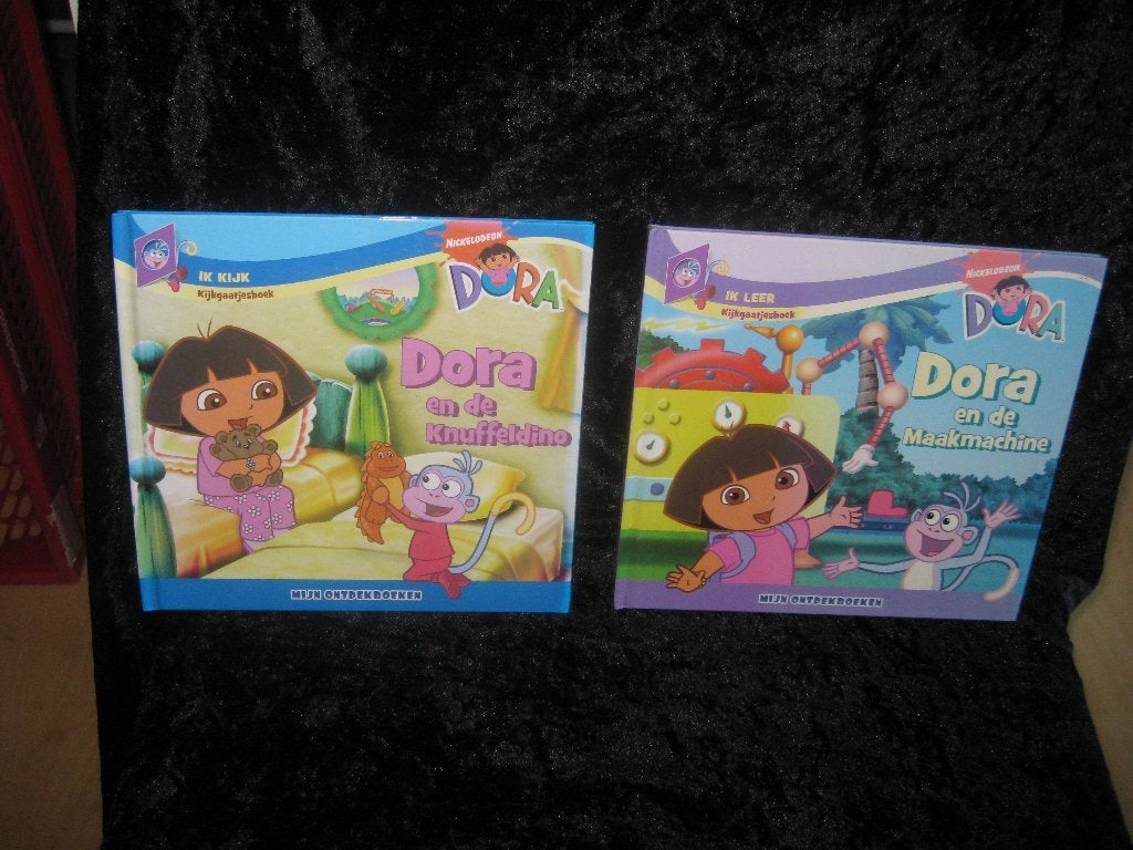 Dora de Explorer boeken: Knuffeldino & Maakmachine (2 stuks), Boeken, Nickelodeon, Jongen of Meisje, Ophalen of Verzenden, Zo goed als nieuw