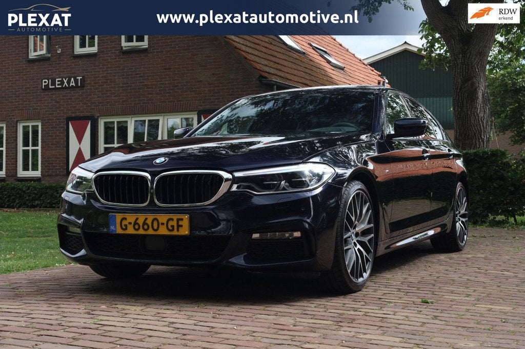 BMW 5-serie 540i High Executive Aut. | M-Pakket | Massage |, Auto's, Automaat, Adaptive Cruise Control, Gebruikt, 2000 kg