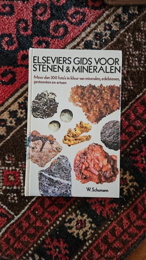 elsevier gids voor stenen en mineralen, Boeken, Natuur, Ophalen of Verzenden, Zo goed als nieuw