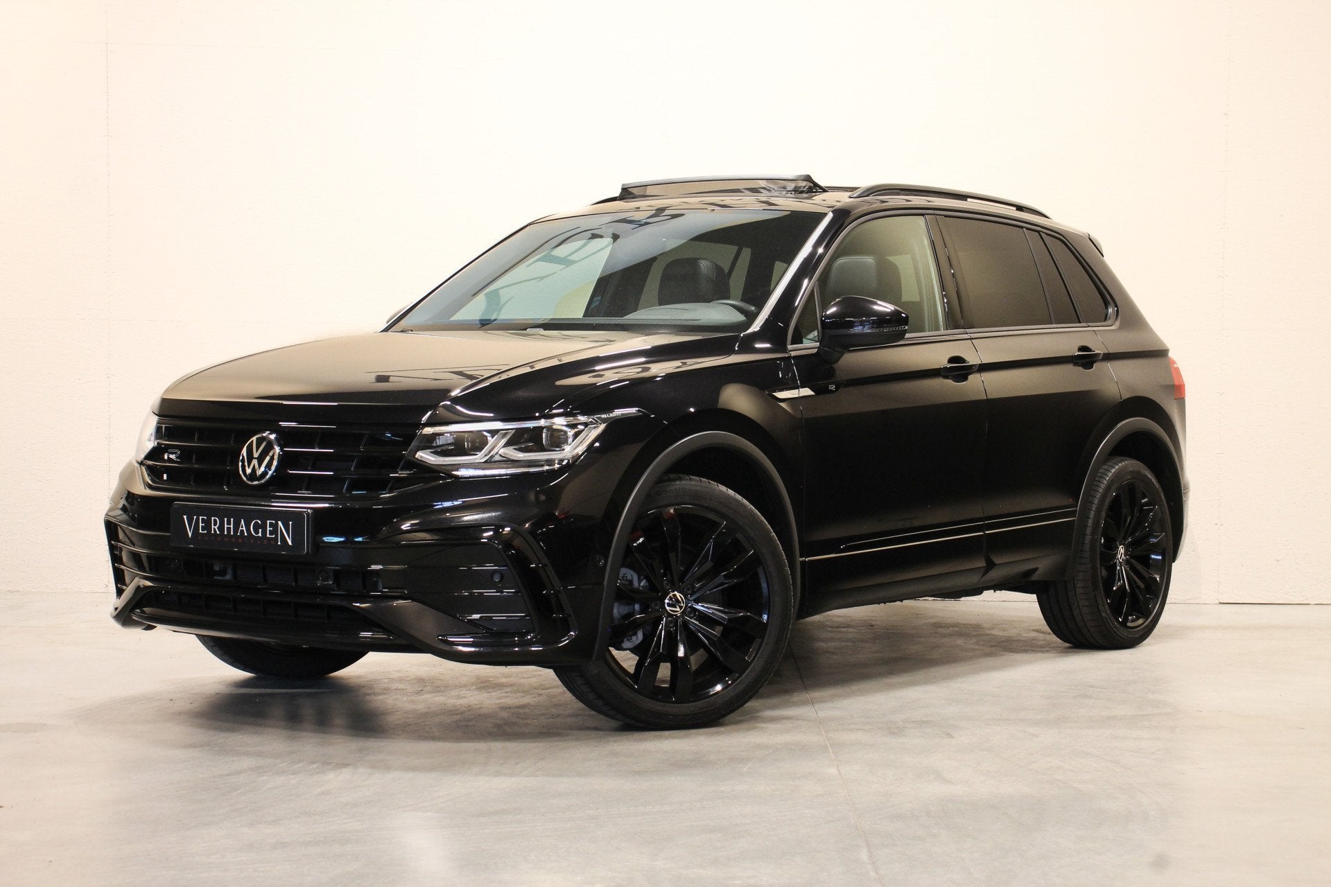 Volkswagen Tiguan 2.0 TSI 245pk R-line Black Style Leer Pano, Automaat, LED verlichting, 1588 kg, Gebruikt