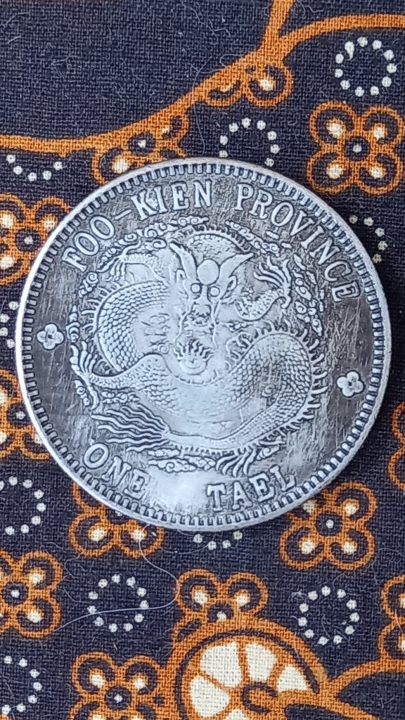 Mooie oude Chinese One Tael munt van zilverbrons 4,4 cm., Antiek en Kunst, Zilver, China, Ophalen of Verzenden, Brons