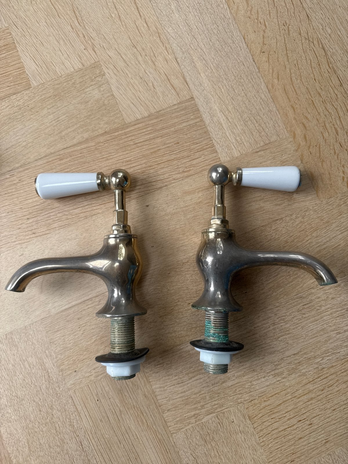 Klassieke Engelse Wastafelkranen Messing (Lefroy Brooks), Doe-het-zelf en Verbouw, Verzenden, Gebruikt, Koper, Kraan